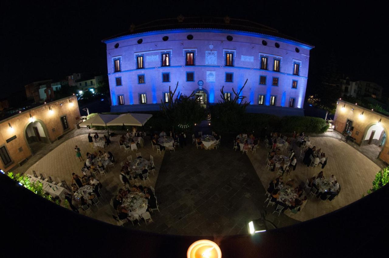 Castello Di Casapozzano Bed & Breakfast อาแวร์ซา ภายนอก รูปภาพ